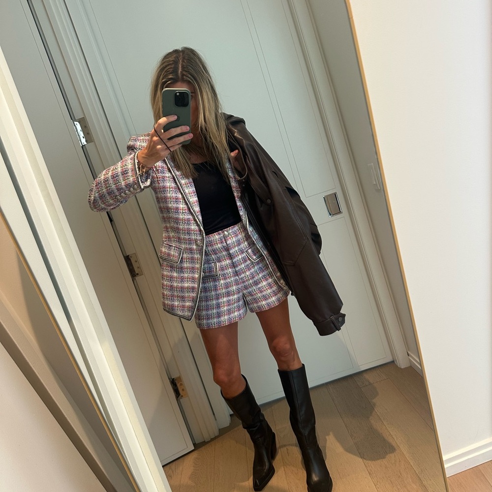 Veronica Beard Patterned Jacket With Plaid Shorts - image 4